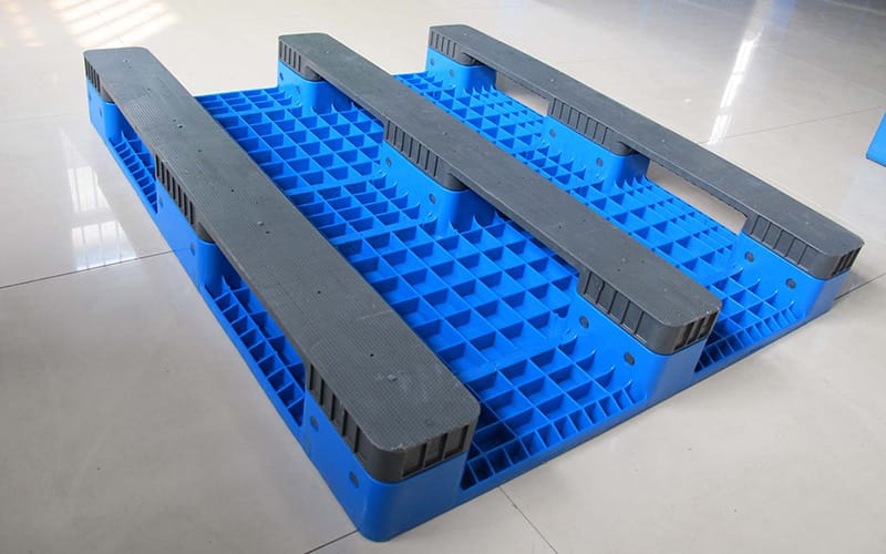 Reinforced Plastic Pallet – Flat Deck with Three Runners
1200X1000X150mm-Assembled-Three-Runner-Flat-Deck-Plastic-Pallet-21