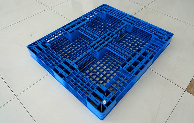 1400x1200-Six-Runner-Full-Perimeter-Grid-Plastic-Pallets-12